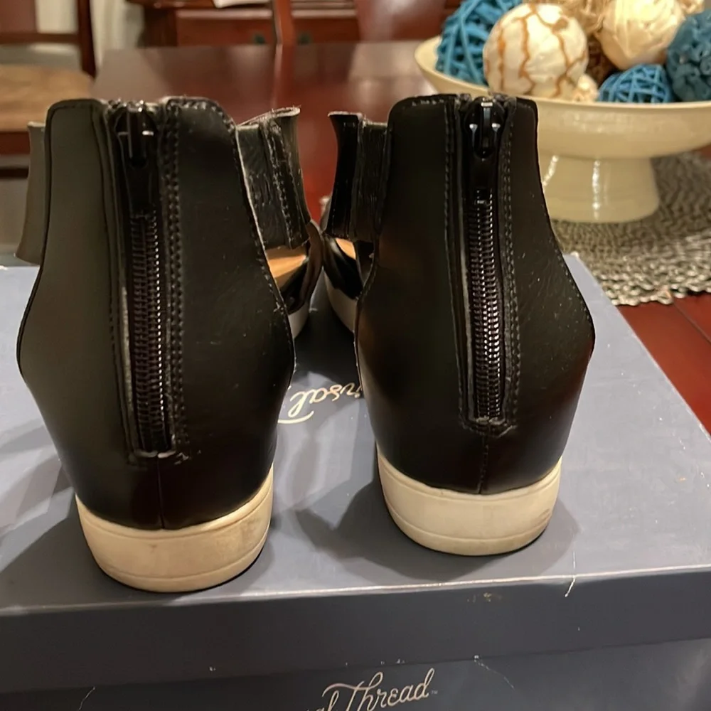 Shoes - Picture 4 of 8